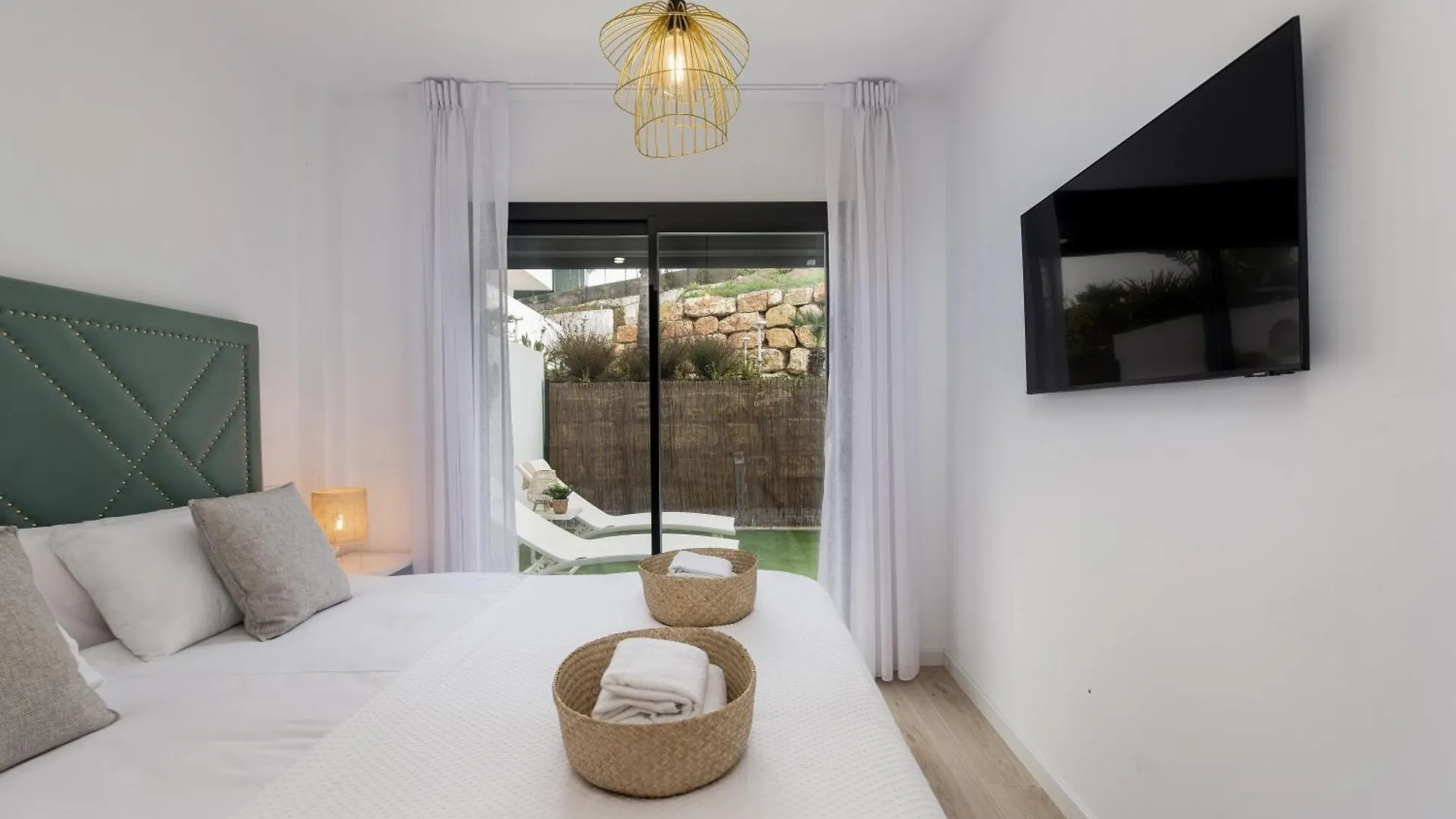 Casa Bahia Bliss At One80 Suites, Estepona Apartment